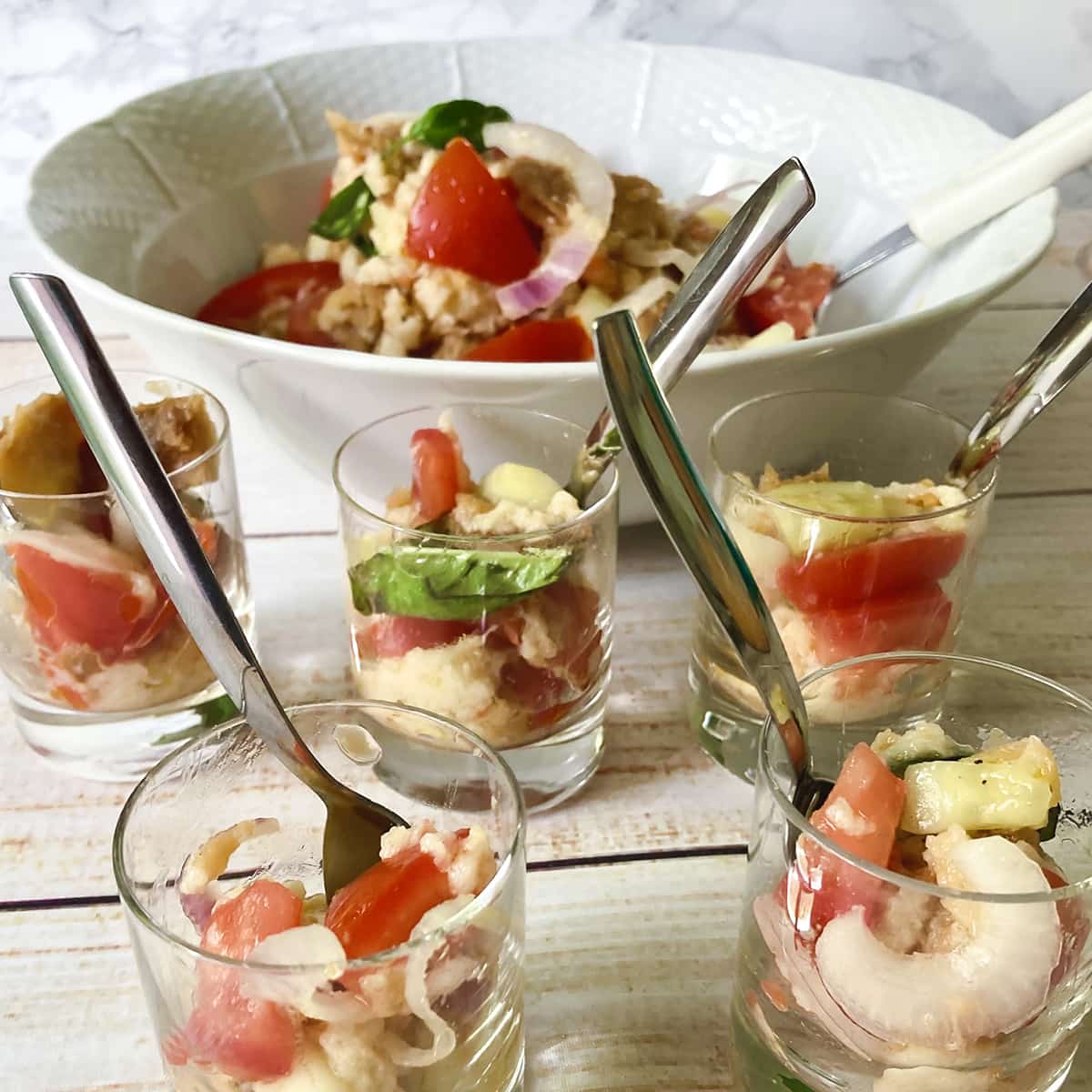 Classic Panzanella Salad (Tuscan Tomato and Bread Salad)