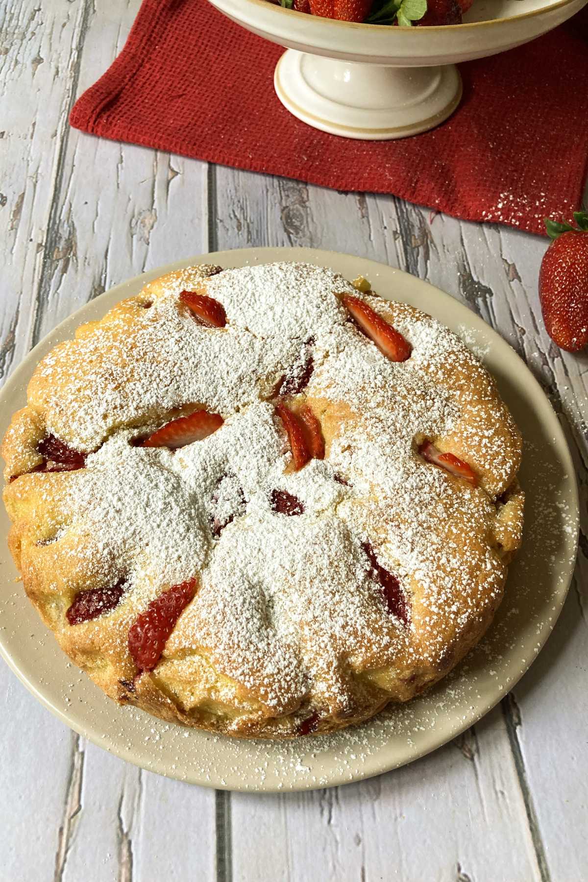 Italian strawberry cake with fresh strawberries