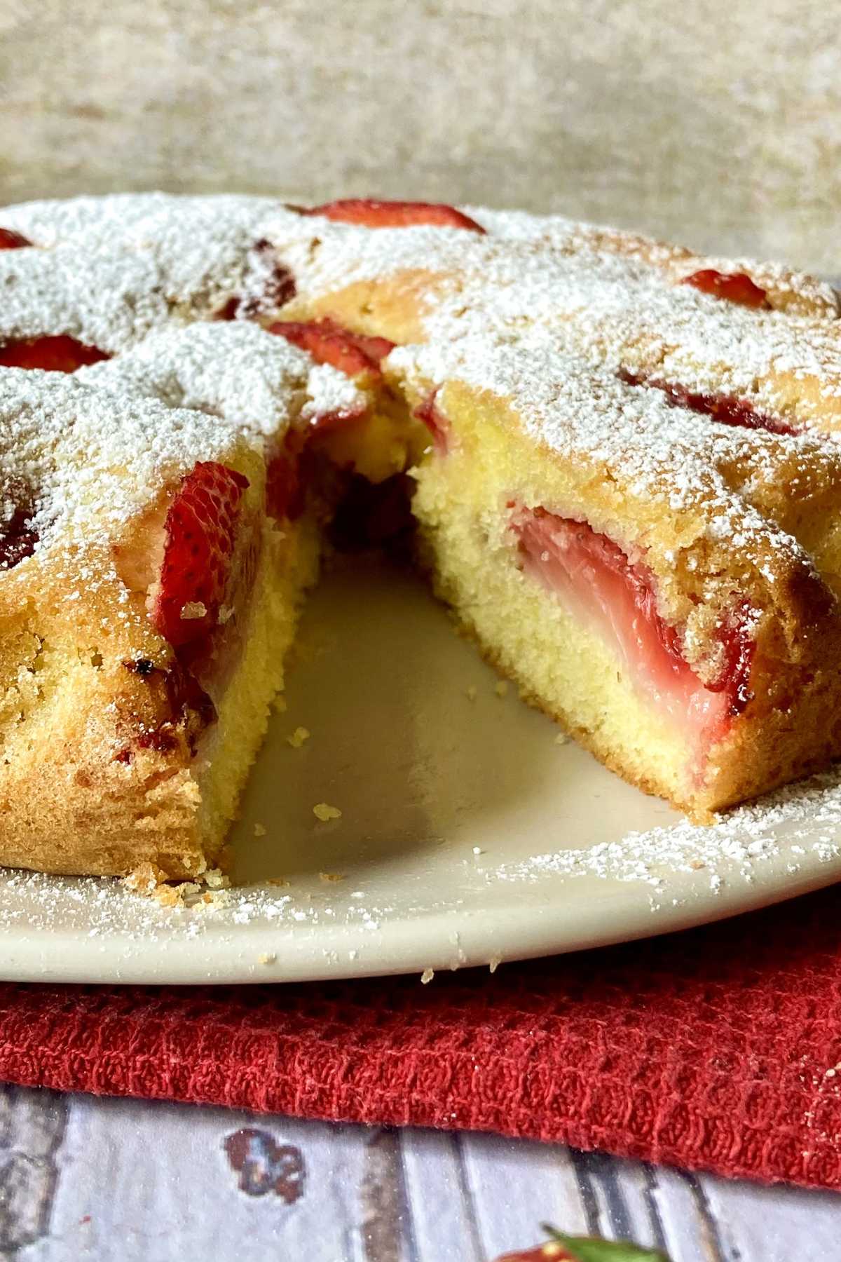 Italian strawberry cake with fresh strawberries