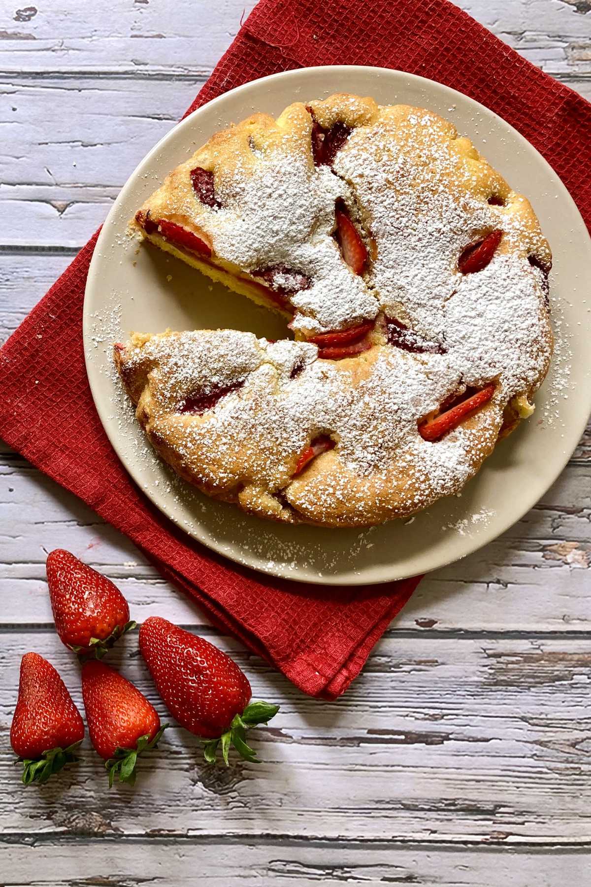 Italian strawberry cake with fresh strawberries