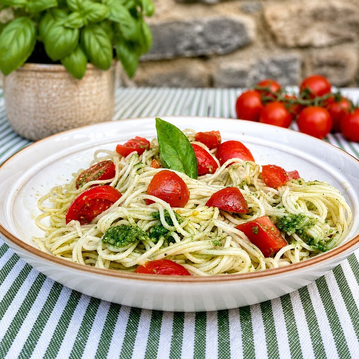 Pasta with Pesto and Cherry Tomatoes Recipe
