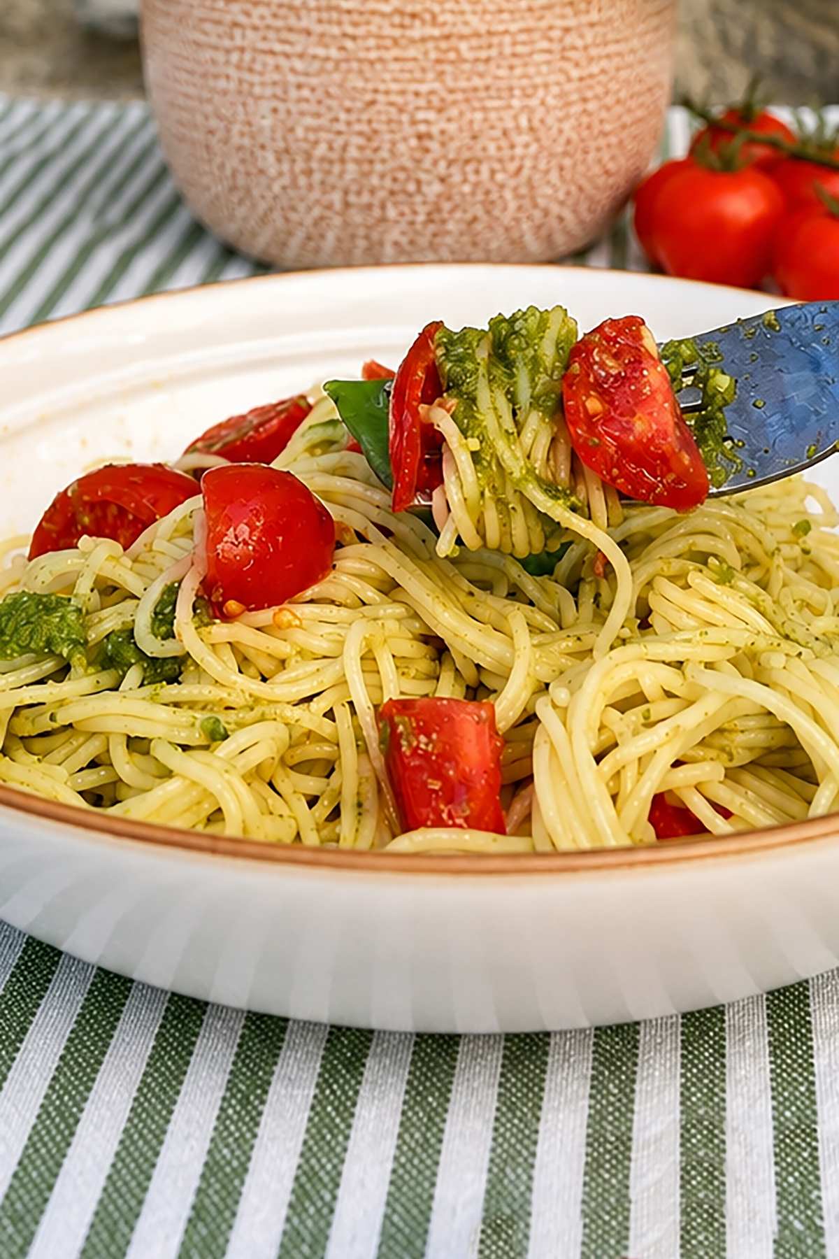 pasta with pesto and cherry tomatoes recipe
