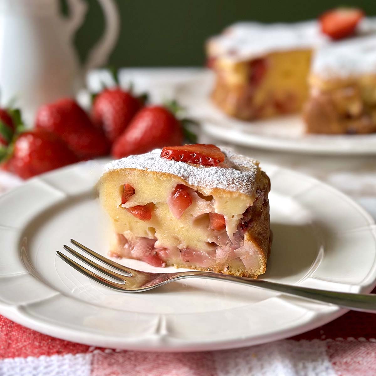 Italian strawberry mascarpone cake