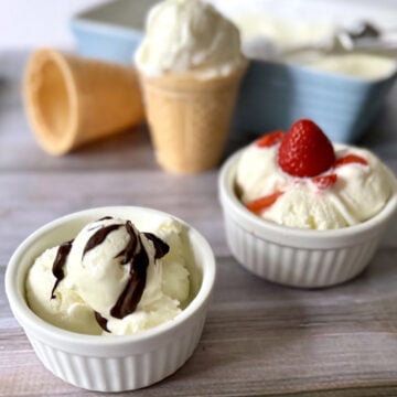 Italian yogurt gelato served in bowls with chocolate topping and fresh strawberries