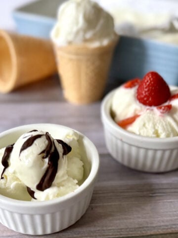 Italian yogurt gelato served in bowls with chocolate topping and fresh strawberries