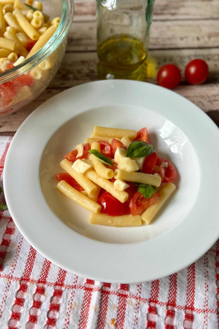 Pasta alla Checca (Roman Fresh Tomato Pasta) - Recipes from Italy Pasta alla Checca (Roman Fresh Tomato Pasta) - Recipes from Italy