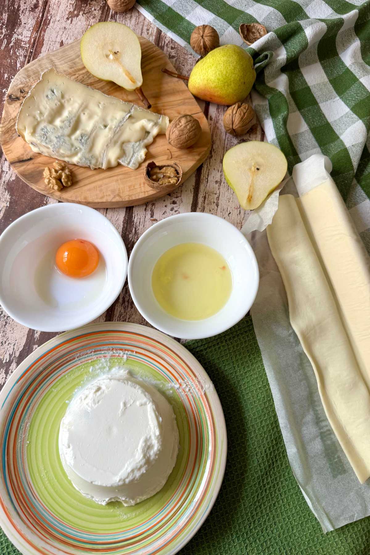 Strudel with Pears, Gorgonzola and Walnuts ingredients