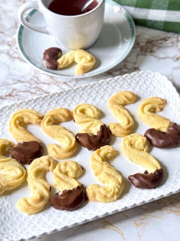 Italian s-shaped cookies