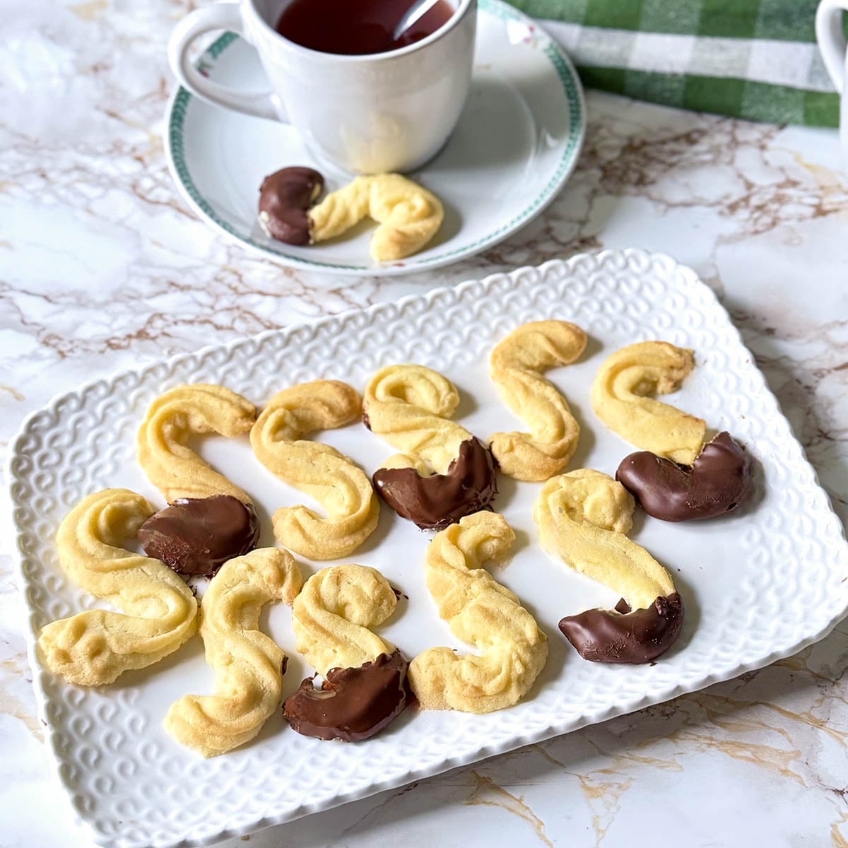 Biscotti a Esse (Italian S-Shaped Cookies)