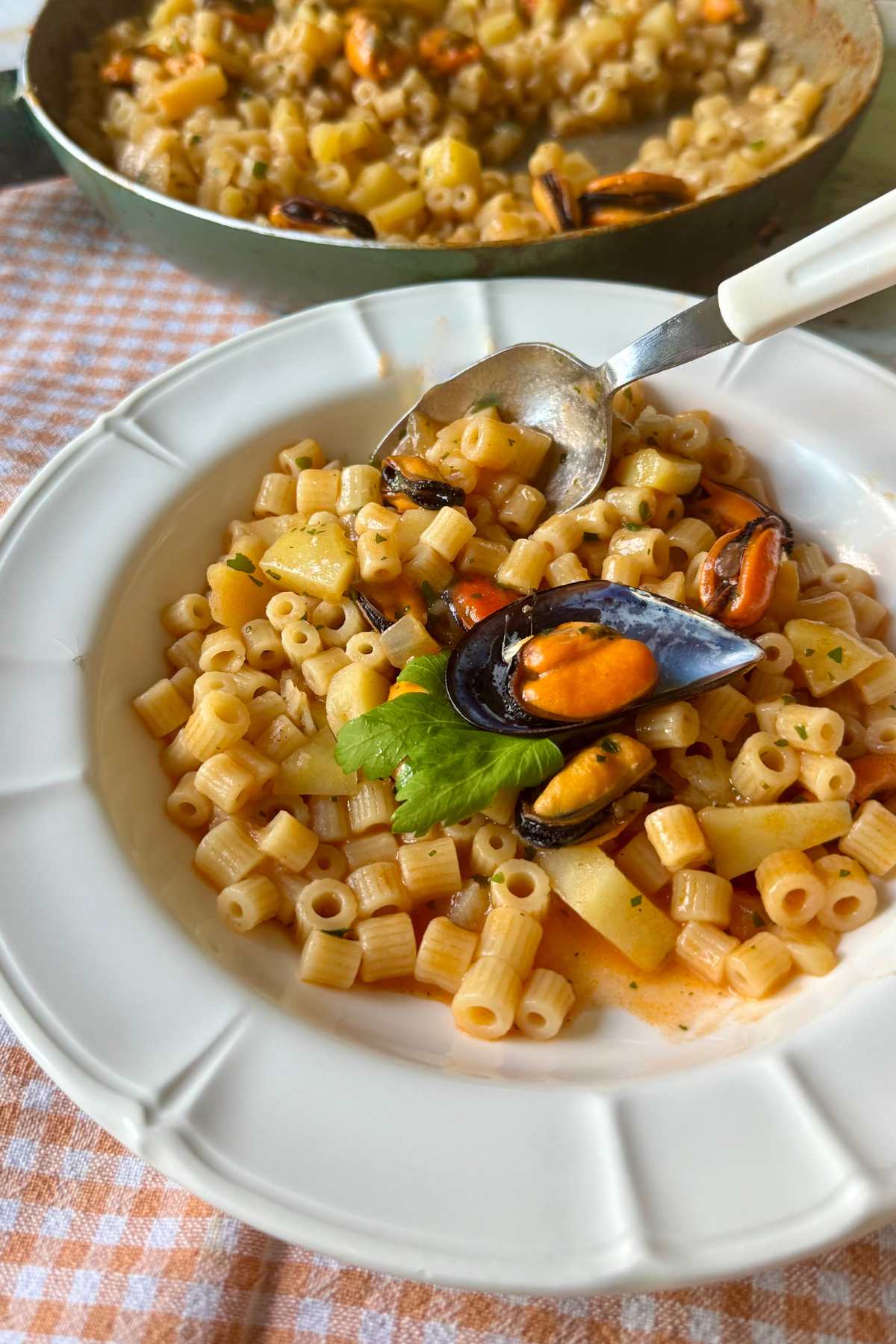 Neapolitan pasta with potatoes and mussels