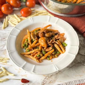 strozzapreti with cuttlefish and peas