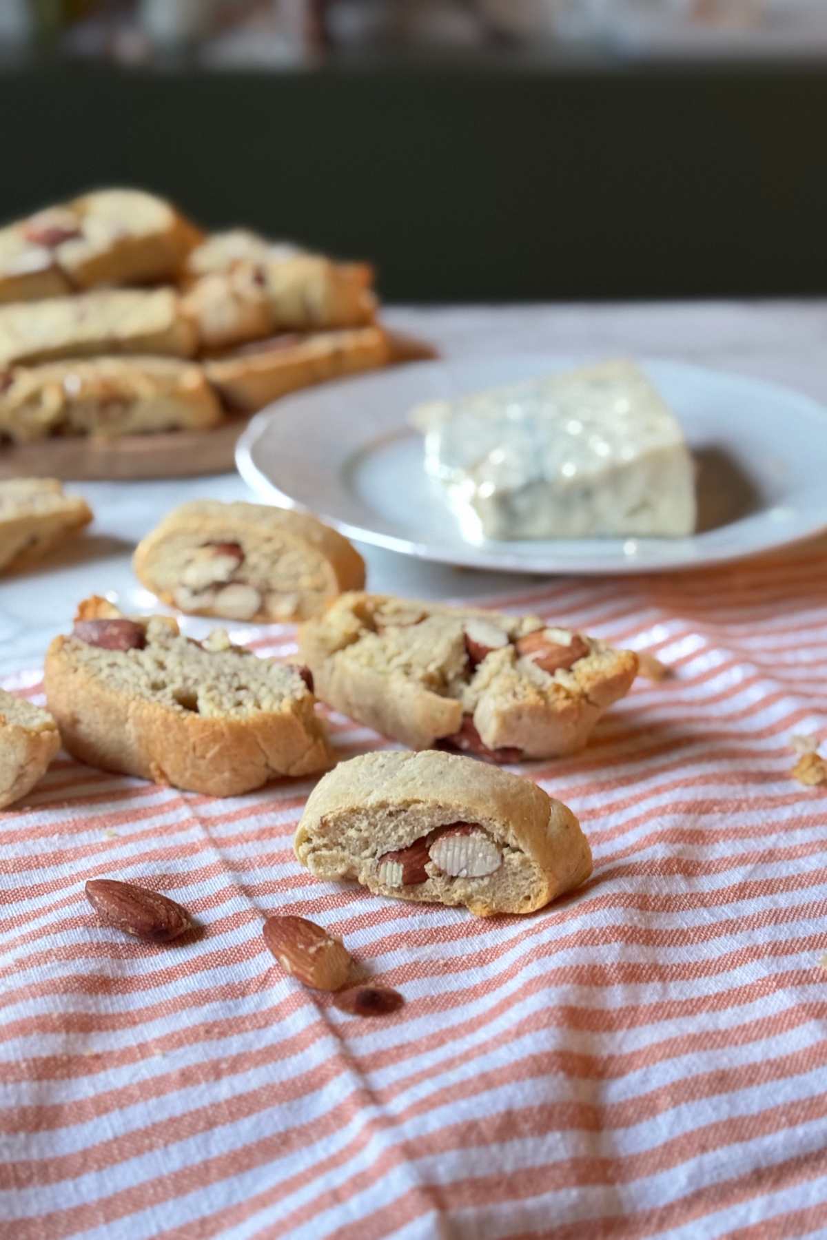 savory cantucci with gorgonzola