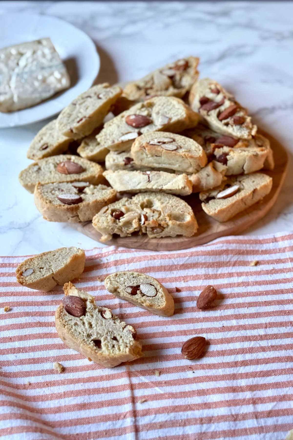 savory cantucci with gorgonzola