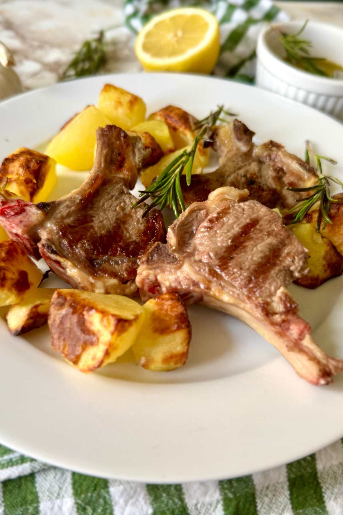 abbacchio a scottadito, Roman grilled lamb chops with rosemary