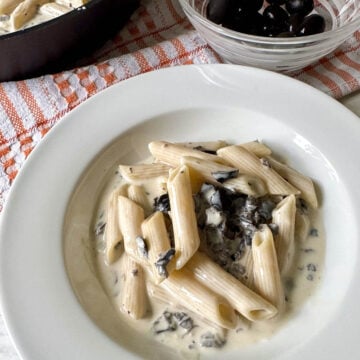 Gorgonzola Pasta with Black Olives