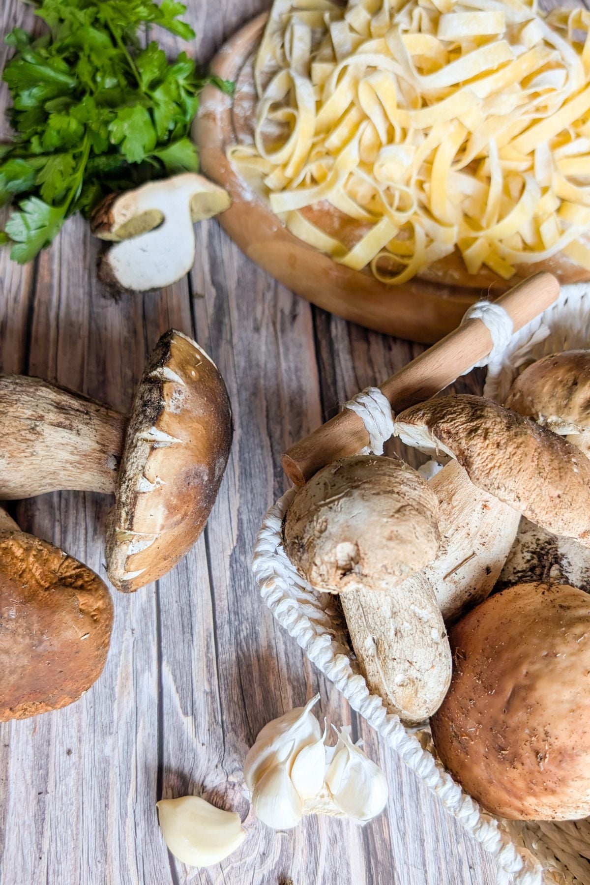 ingredients for tagliatelle with porcini mushrooms